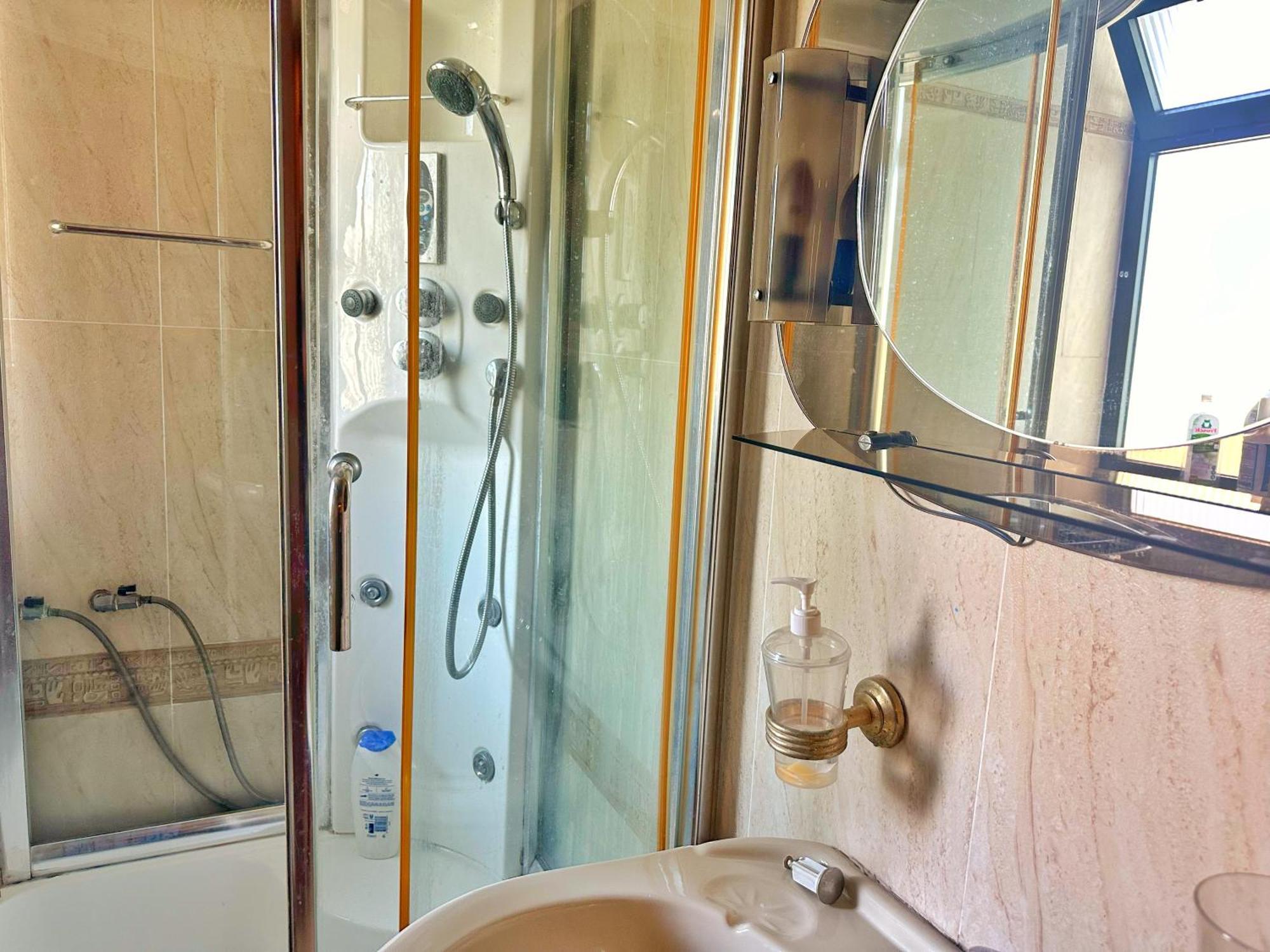 Ervin - 5 Min To Skenderbeg Square Appartamento Tirana